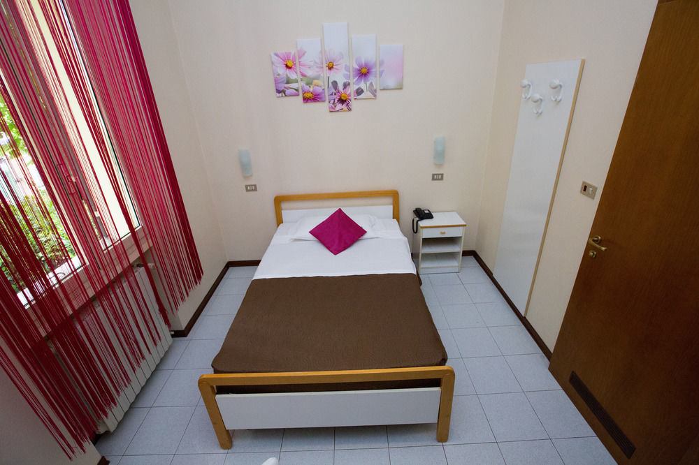 Hotel Arcoveggio Болонья Экстерьер фото